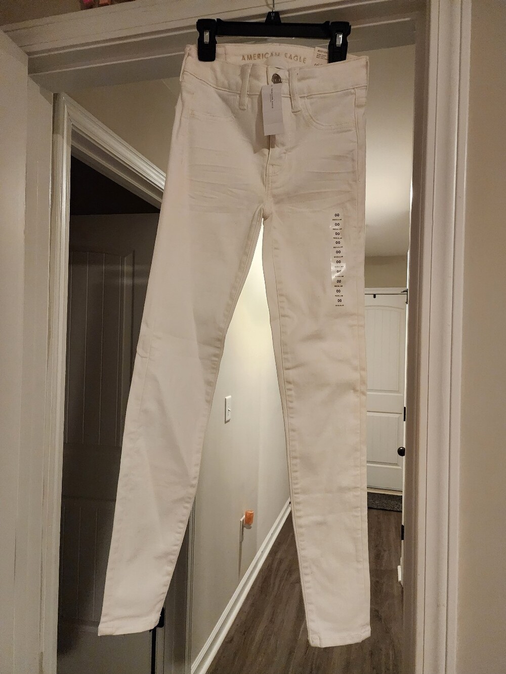 American Eagle Outfitters Off-White High-Rise Skinny Jeans